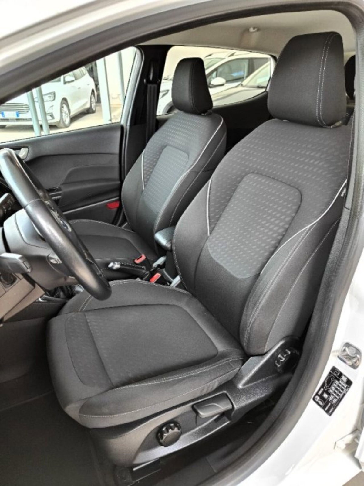 Ford Fiesta 1.5 TDCi 5 porte Titanium (5)