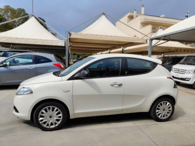 Lancia Ypsilon 1.3 MJT 16V 95 CV 5 porte S&S Black&Red (2)