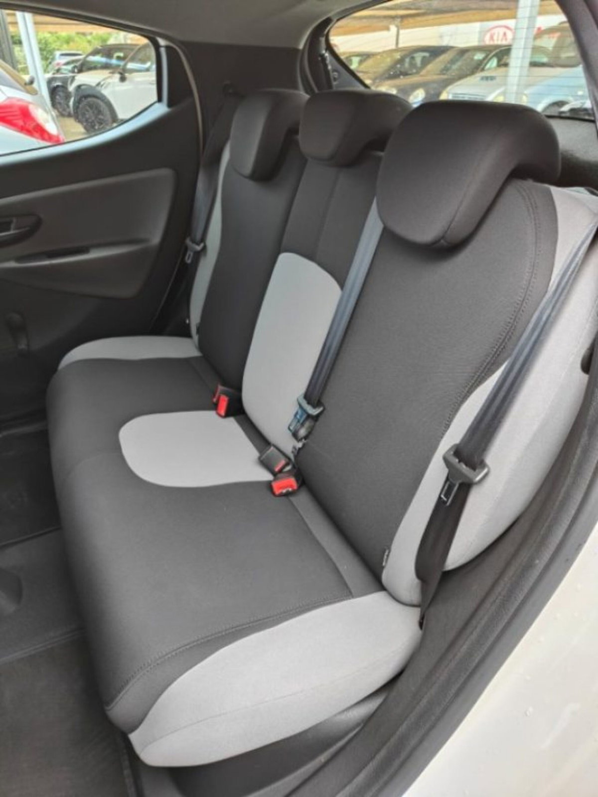 Lancia Ypsilon 1.3 MJT 16V 95 CV 5 porte S&S Black&Red (5)