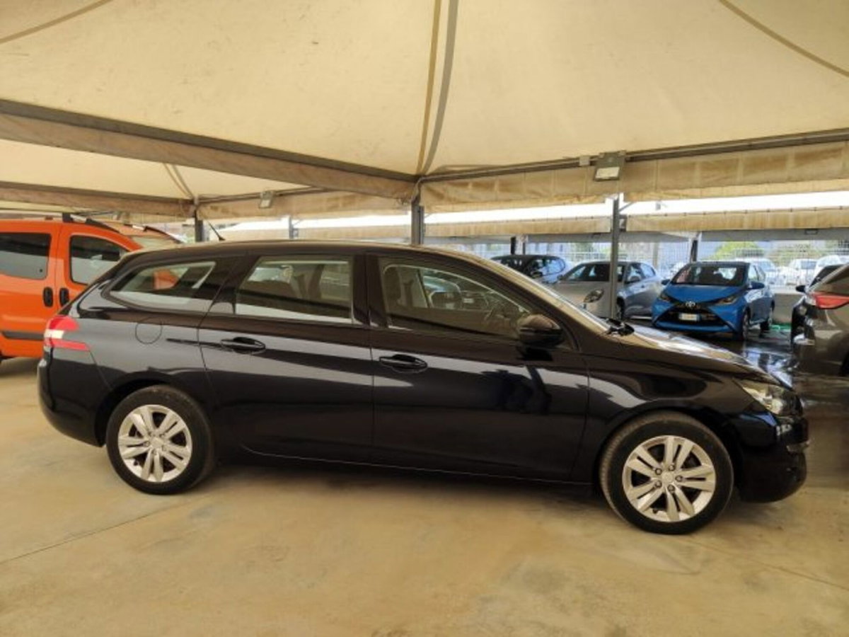 Peugeot 308 SW 1.6 e-HDi 115 CV Stop&Start Active (2)