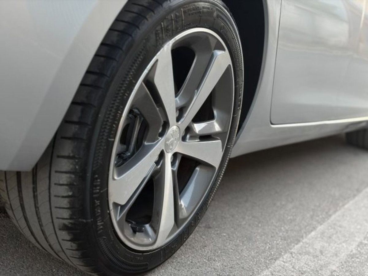 Peugeot 308 BlueHDi 120 S&S Allure (4)