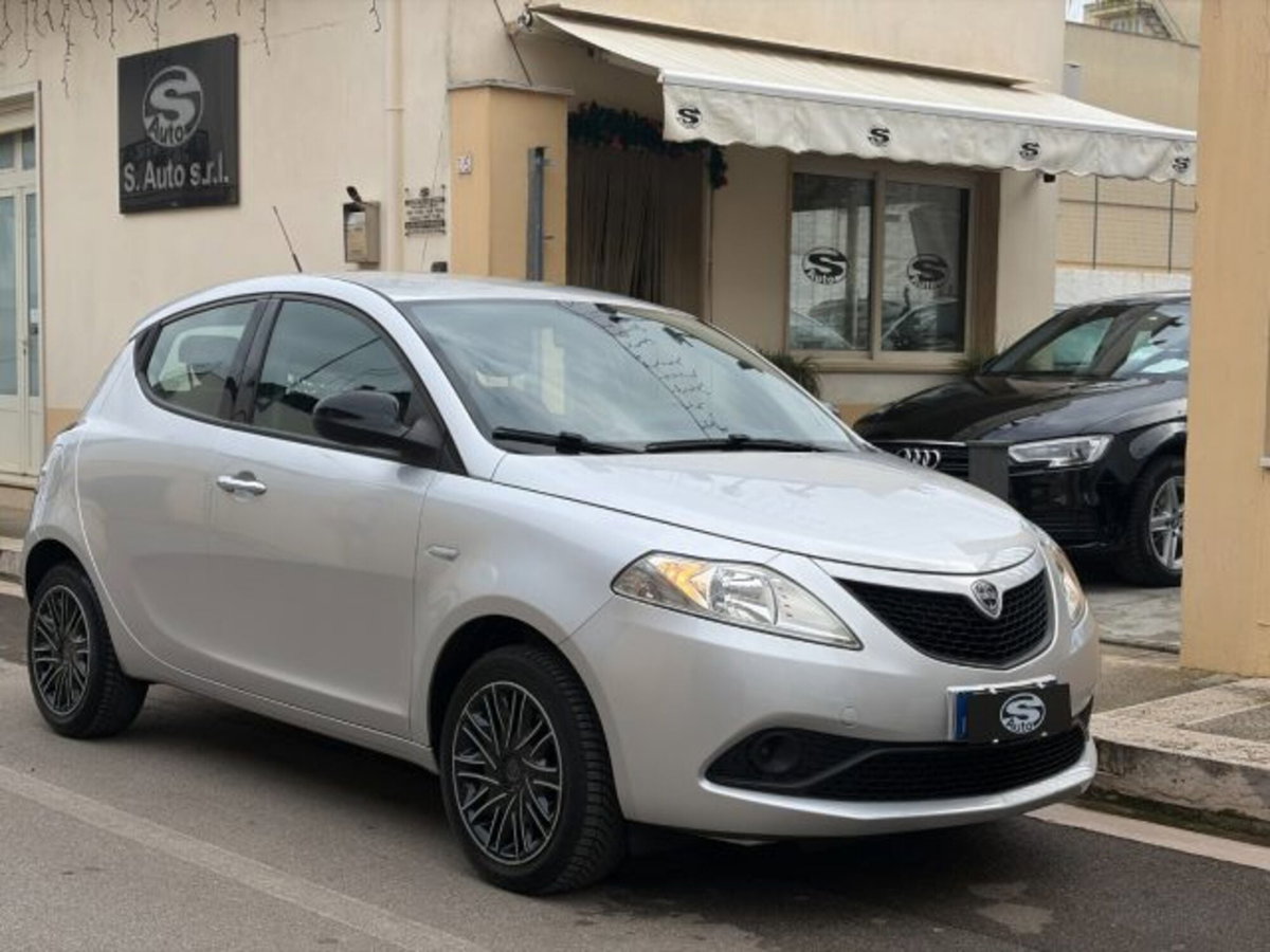 Lancia Ypsilon 1.2 69 CV 5 porte Gold