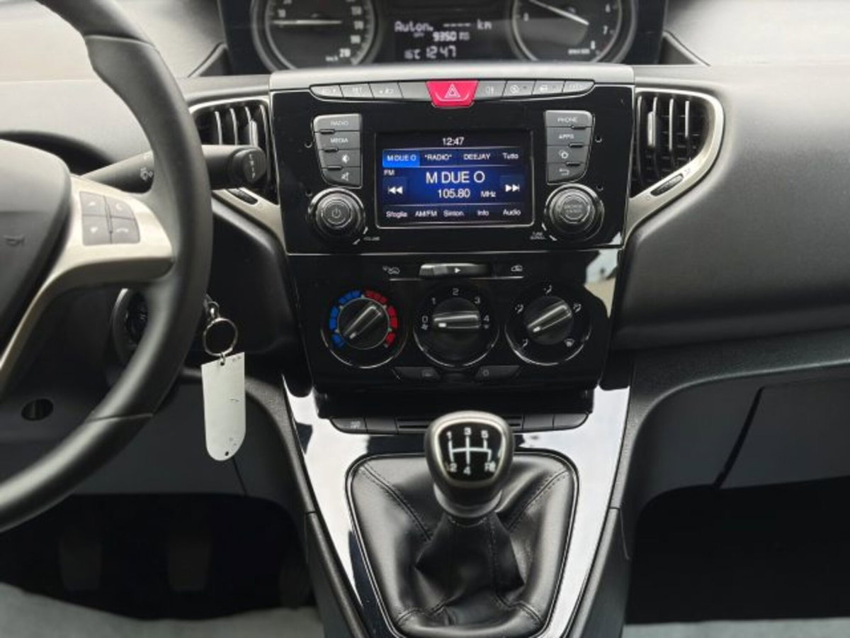 Lancia Ypsilon 1.2 69 CV 5 porte Gold (17)