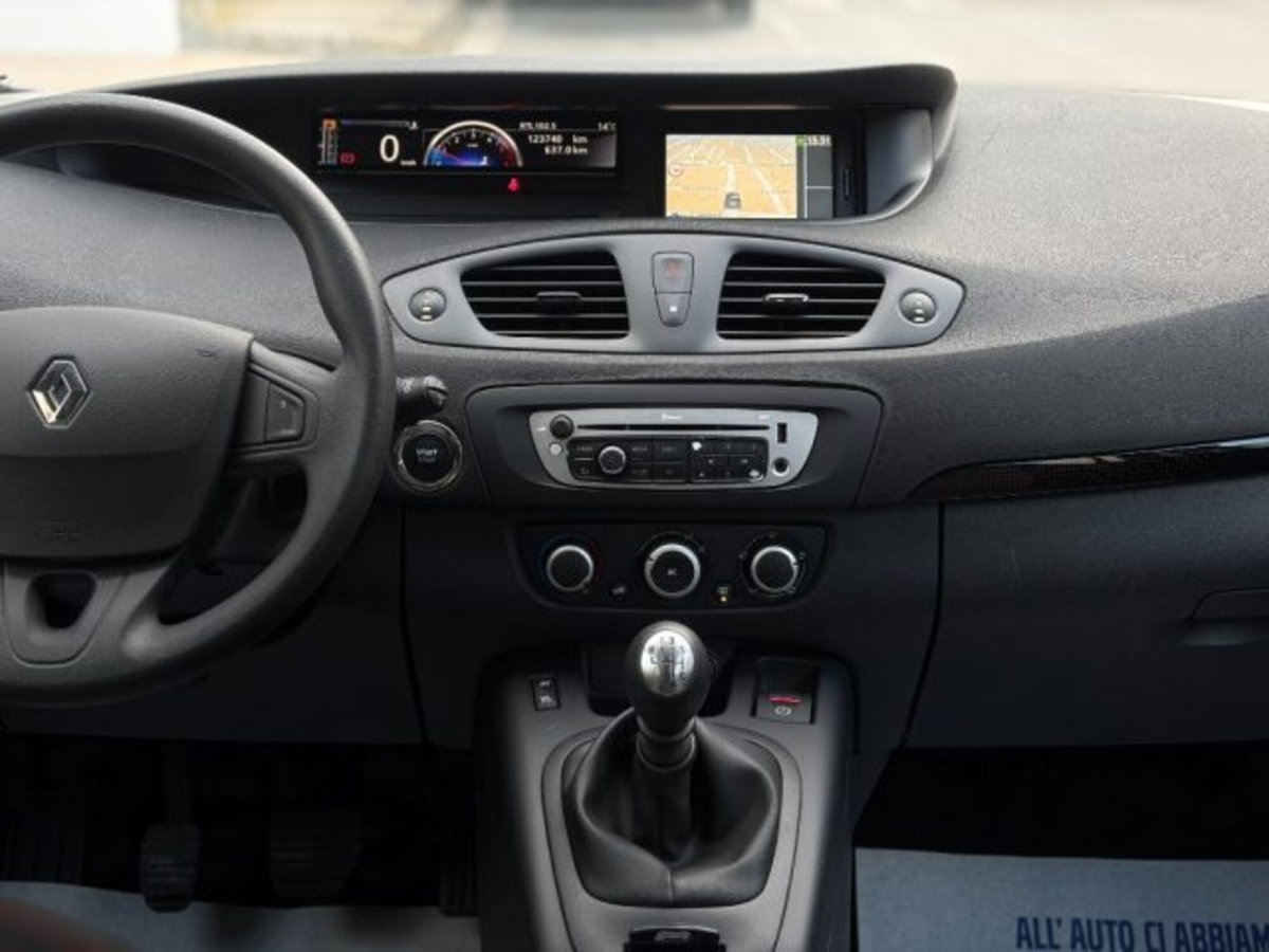 Renault Scenic E-Tech Electric 1.5 dCi 110CV Attractive (13)