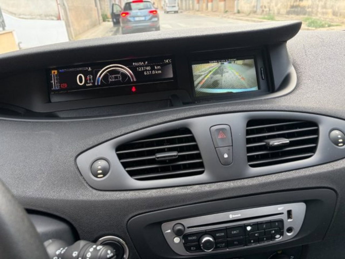 Renault Scenic E-Tech Electric 1.5 dCi 110CV Attractive (15)