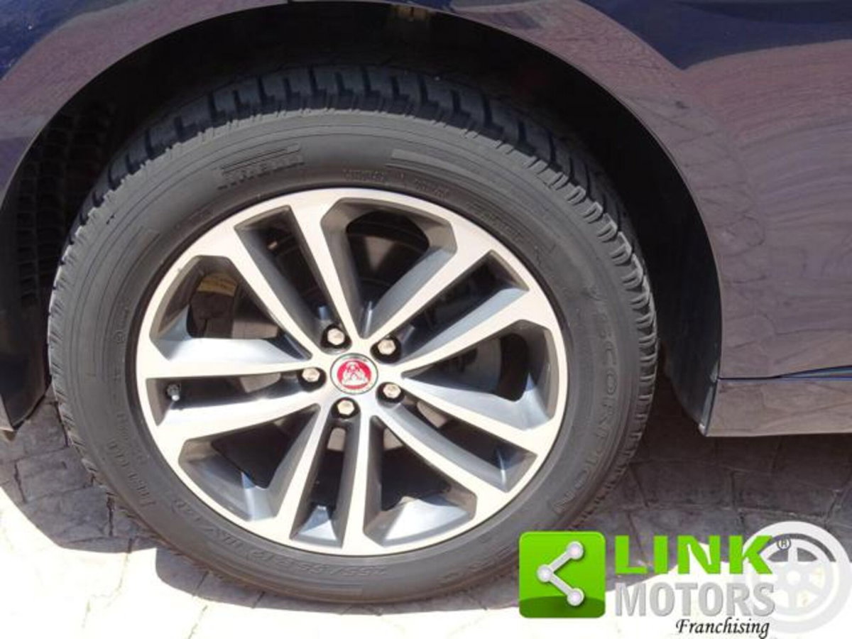 Jaguar F-Pace 2.0 D 180 CV R-Sport (13)