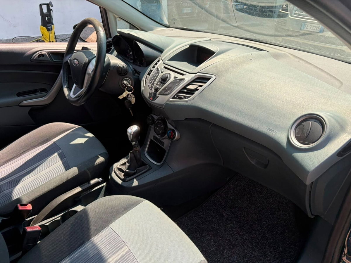 Ford Fiesta 1.2 82CV 5 porte (11)