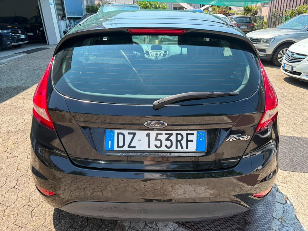 Ford Fiesta 1.2 82CV 5 porte (4)