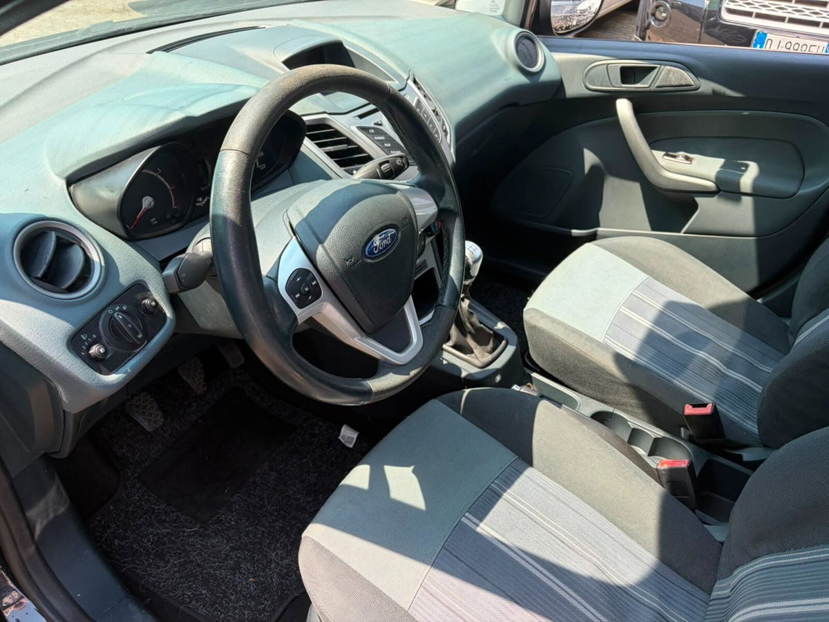 Ford Fiesta 1.2 82CV 5 porte (7)