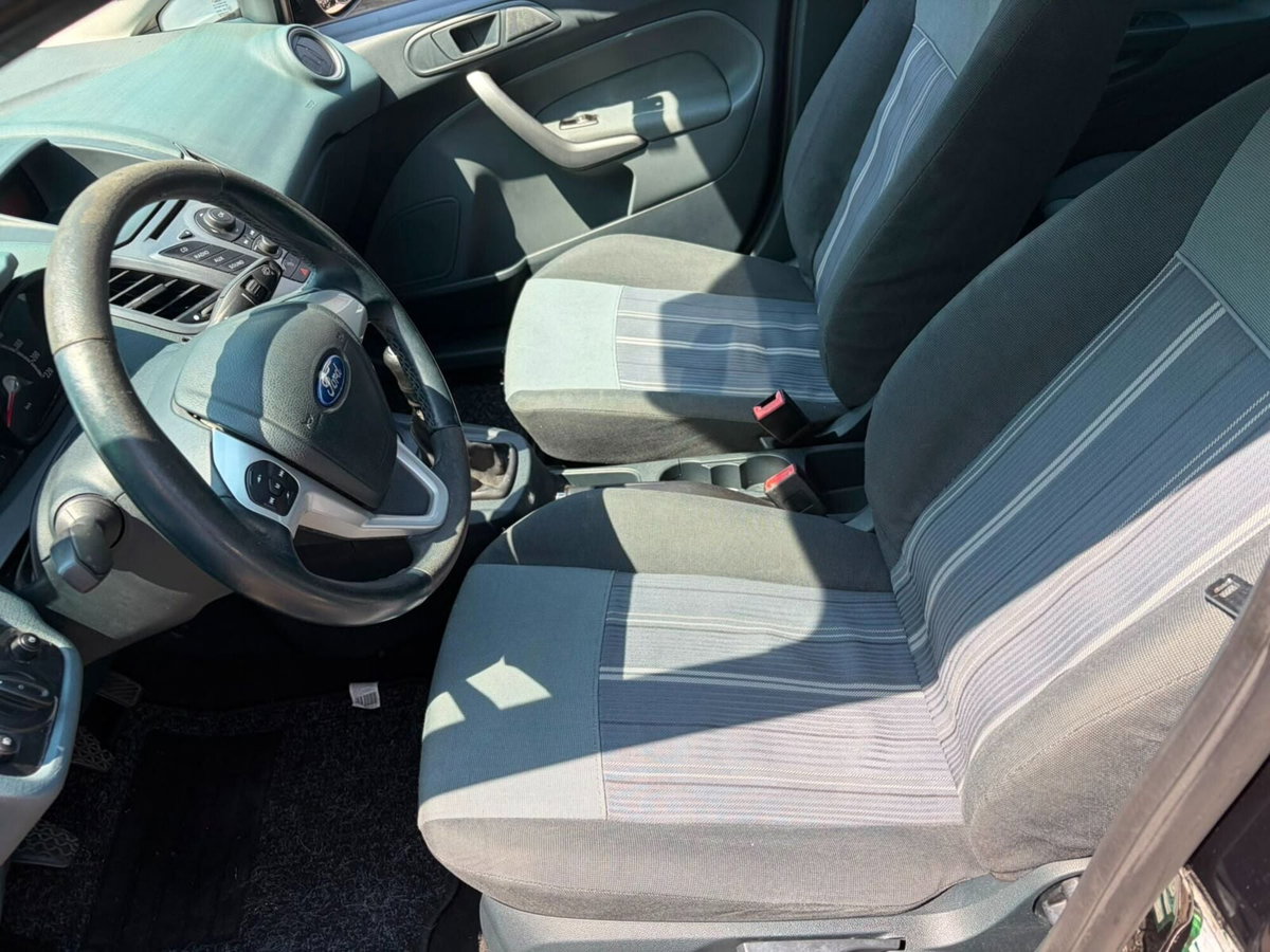 Ford Fiesta 1.2 82CV 5 porte (8)