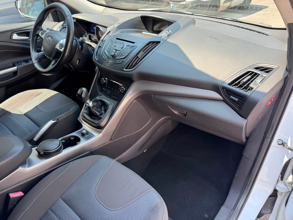 Ford Kuga 2.0 TDCI 140 CV 2WD Titanium (11)