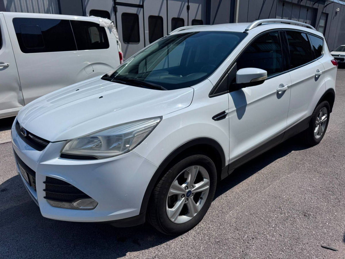 Ford Kuga 2.0 TDCI 140 CV 2WD Titanium (2)