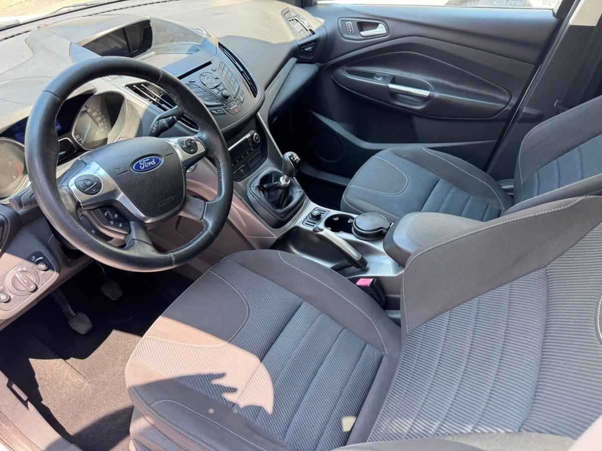 Ford Kuga 2.0 TDCI 140 CV 2WD Titanium (8)
