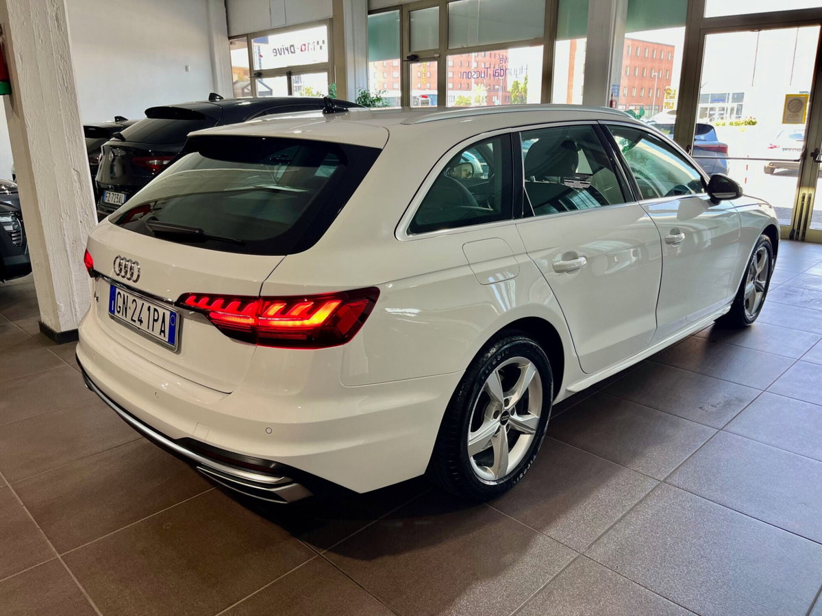 Audi A4 Avant 30 TDI/136 CV S tronic S line edition (4)