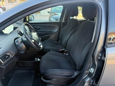 Lancia Ypsilon 1.2 69 CV 5 porte Gold (12)