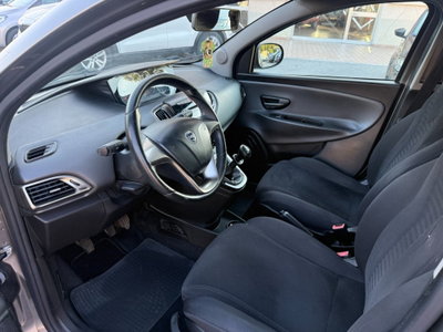 Lancia Ypsilon 1.2 69 CV 5 porte Gold (14)