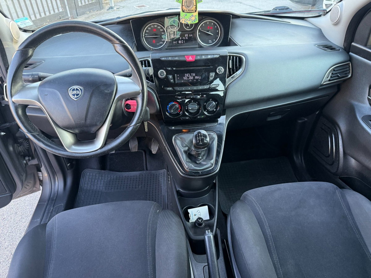 Lancia Ypsilon 1.2 69 CV 5 porte Gold (16)