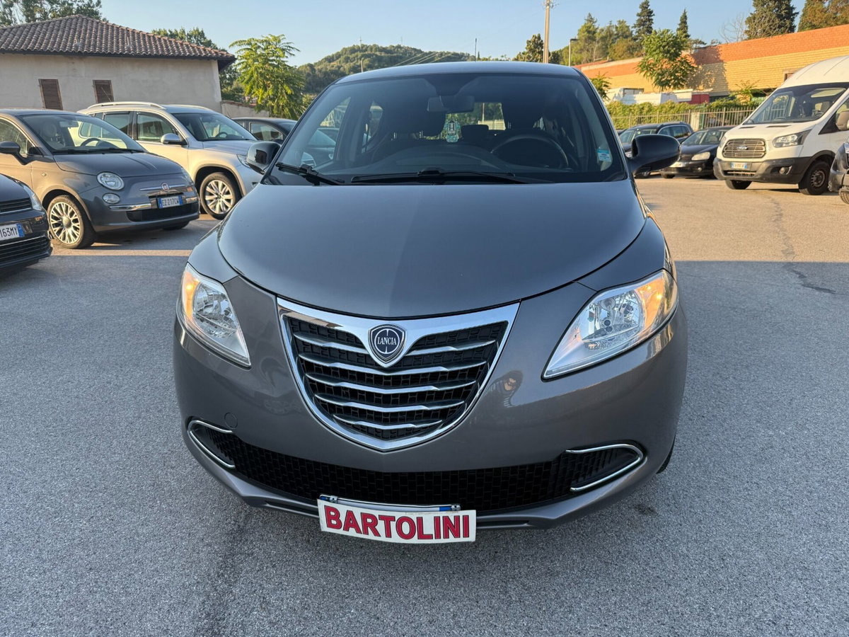 Lancia Ypsilon 1.2 69 CV 5 porte Gold (2)