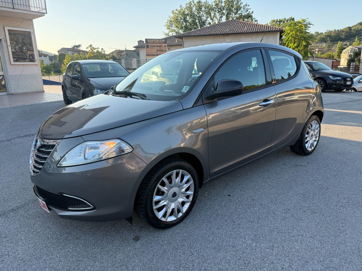 Lancia Ypsilon 1.2 69 CV 5 porte Gold (3)