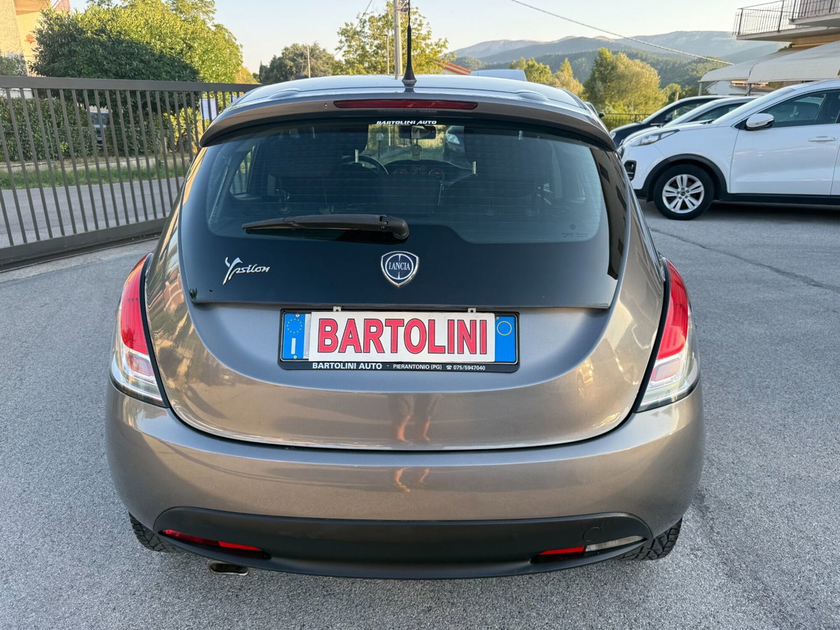 Lancia Ypsilon 1.2 69 CV 5 porte Gold (6)