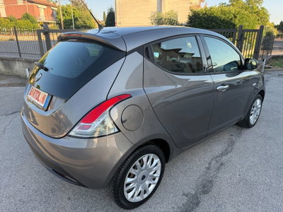 Lancia Ypsilon 1.2 69 CV 5 porte Gold (7)