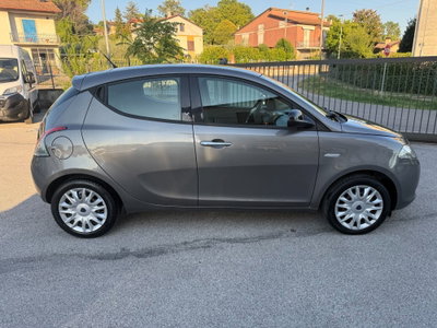 Lancia Ypsilon 1.2 69 CV 5 porte Gold (8)