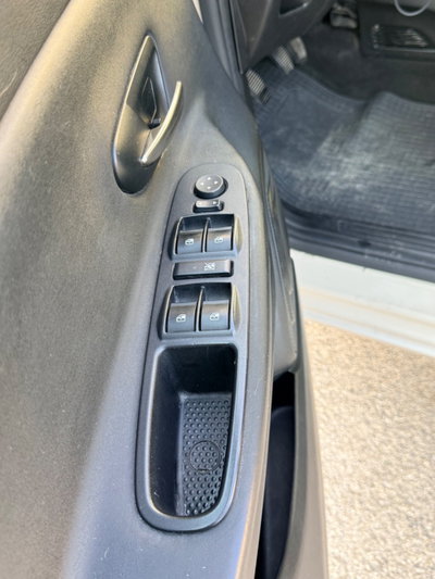 Lancia Ypsilon 1.2 69 CV 5 porte Gold (10)
