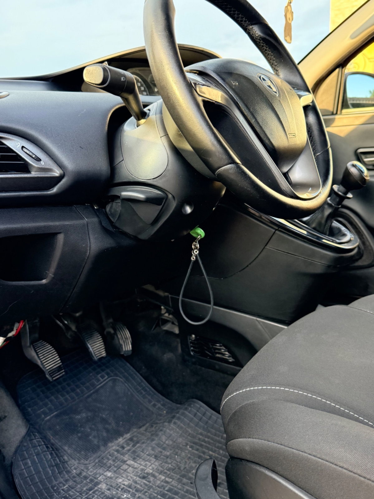 Lancia Ypsilon 1.2 69 CV 5 porte Gold (11)