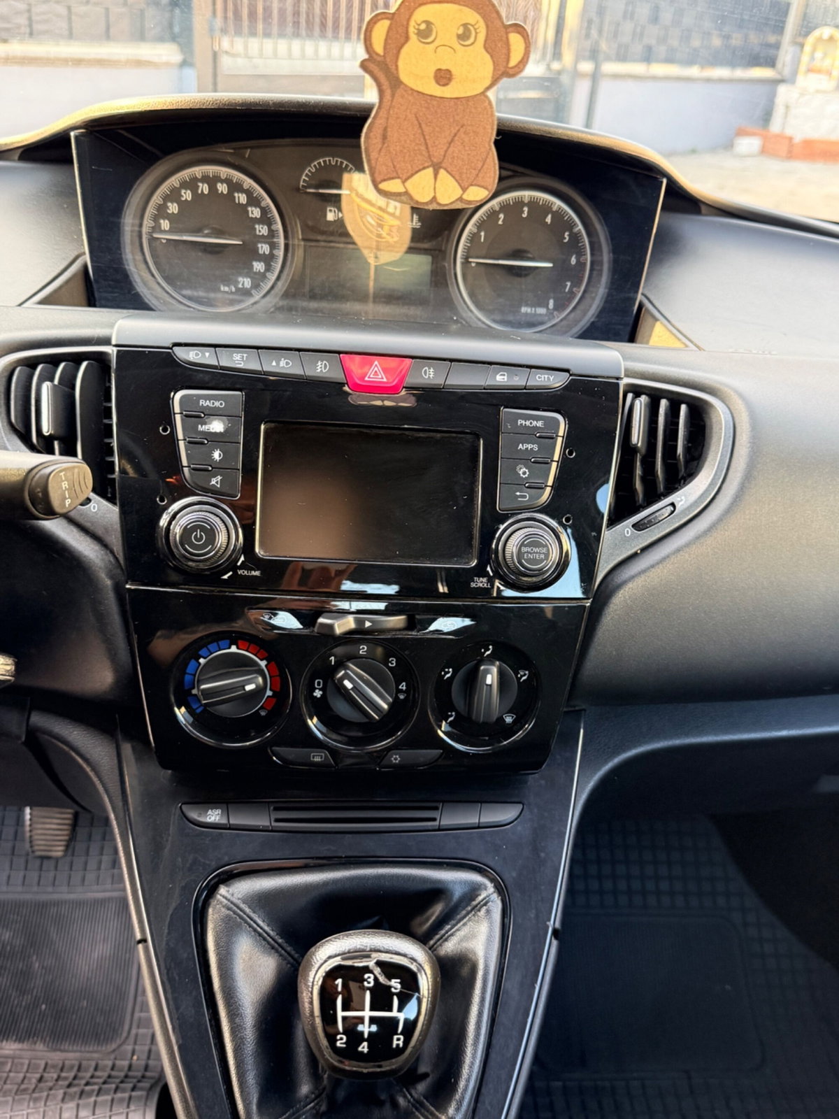 Lancia Ypsilon 1.2 69 CV 5 porte Gold (12)