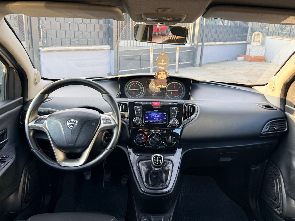 Lancia Ypsilon 1.2 69 CV 5 porte Gold (14)