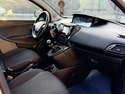Lancia Ypsilon 1.2 69 CV 5 porte Gold (17)