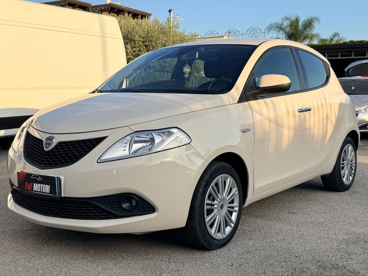 Lancia Ypsilon 1.2 69 CV 5 porte Gold (3)