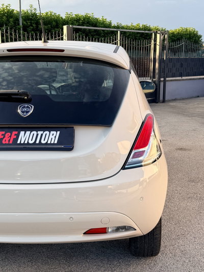 Lancia Ypsilon 1.2 69 CV 5 porte Gold (7)