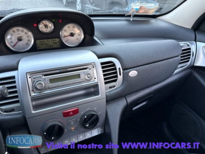 Lancia Ypsilon 1.3 MJT 75 CV Unyca (10)