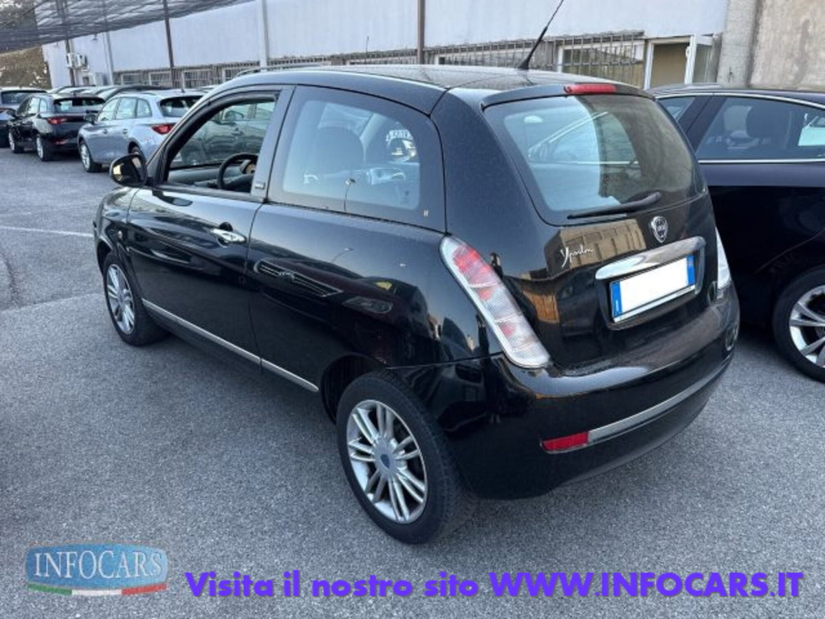 Lancia Ypsilon 1.3 MJT 75 CV Unyca (2)