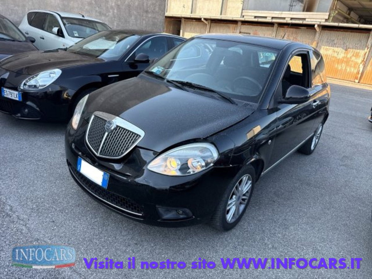 Lancia Ypsilon 1.3 MJT 75 CV Unyca (3)