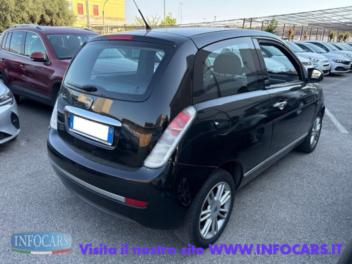 Lancia Ypsilon 1.3 MJT 75 CV Unyca (4)