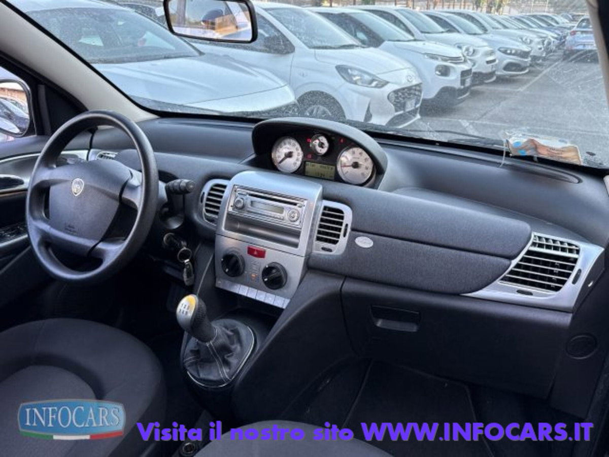 Lancia Ypsilon 1.3 MJT 75 CV Unyca (9)