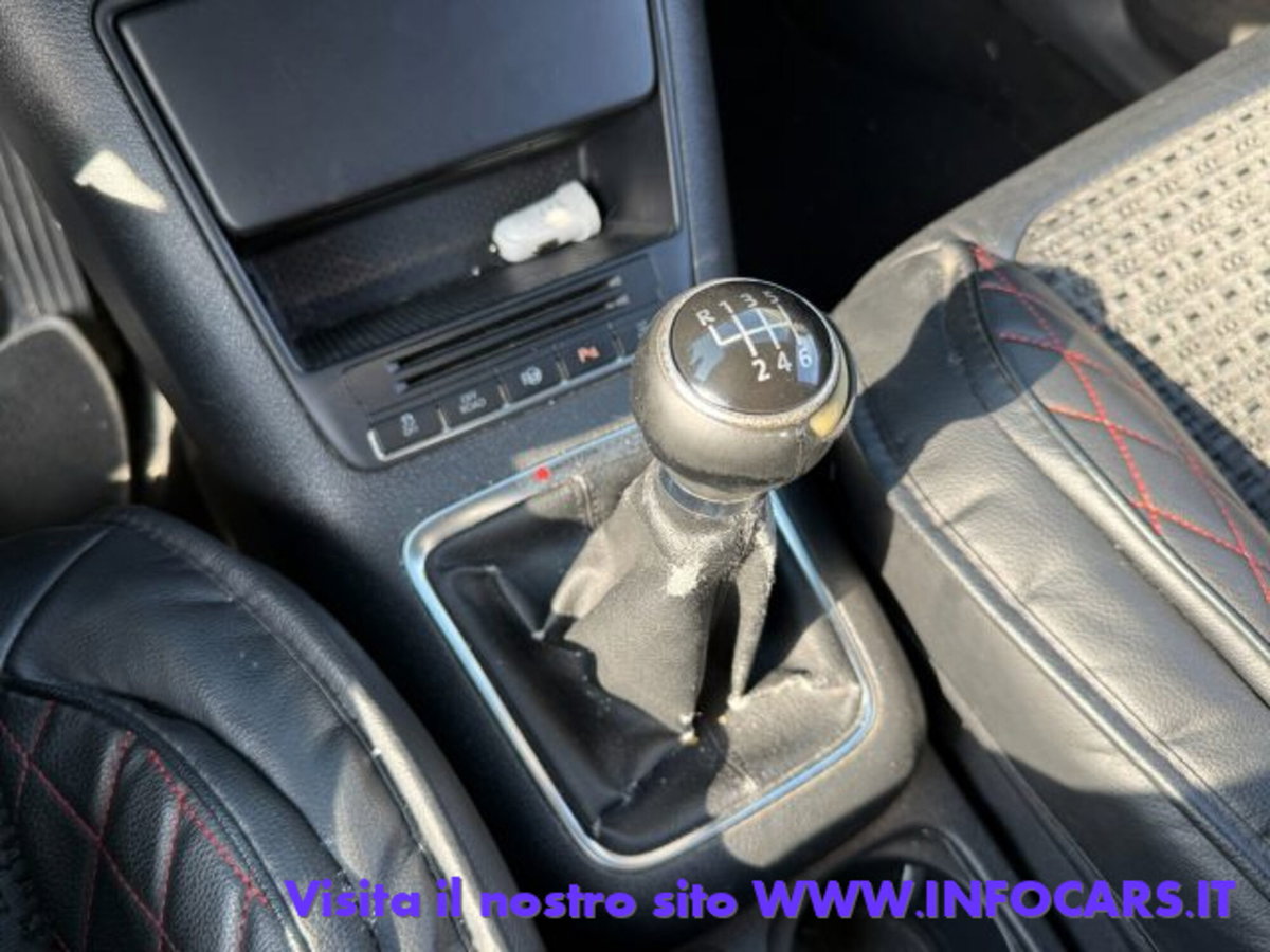 Volkswagen Tiguan 2.0 TDI 140 CV 4MOTION Sport & Style (12)