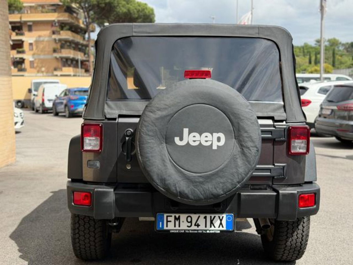 Jeep Wrangler Unlimited 2.8 CRD DPF Rubicon Auto (5)