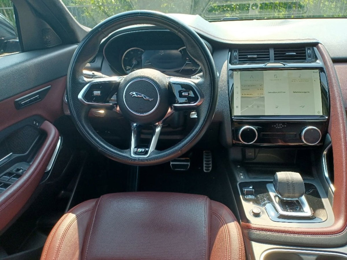 Jaguar E-Pace 2.0D I4 163 CV AWD Auto R-Dynamic Black (7)