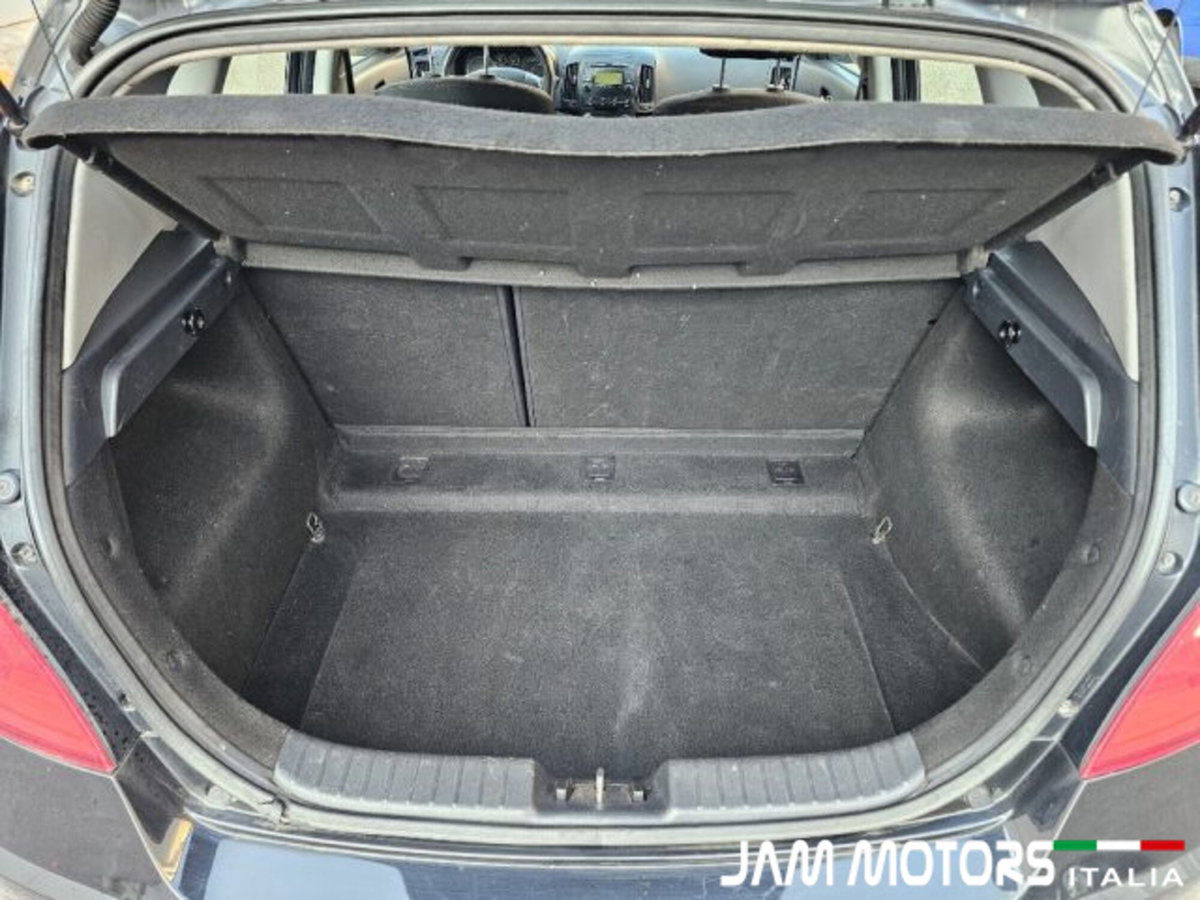 Hyundai i30 1.4 Comfort (12)