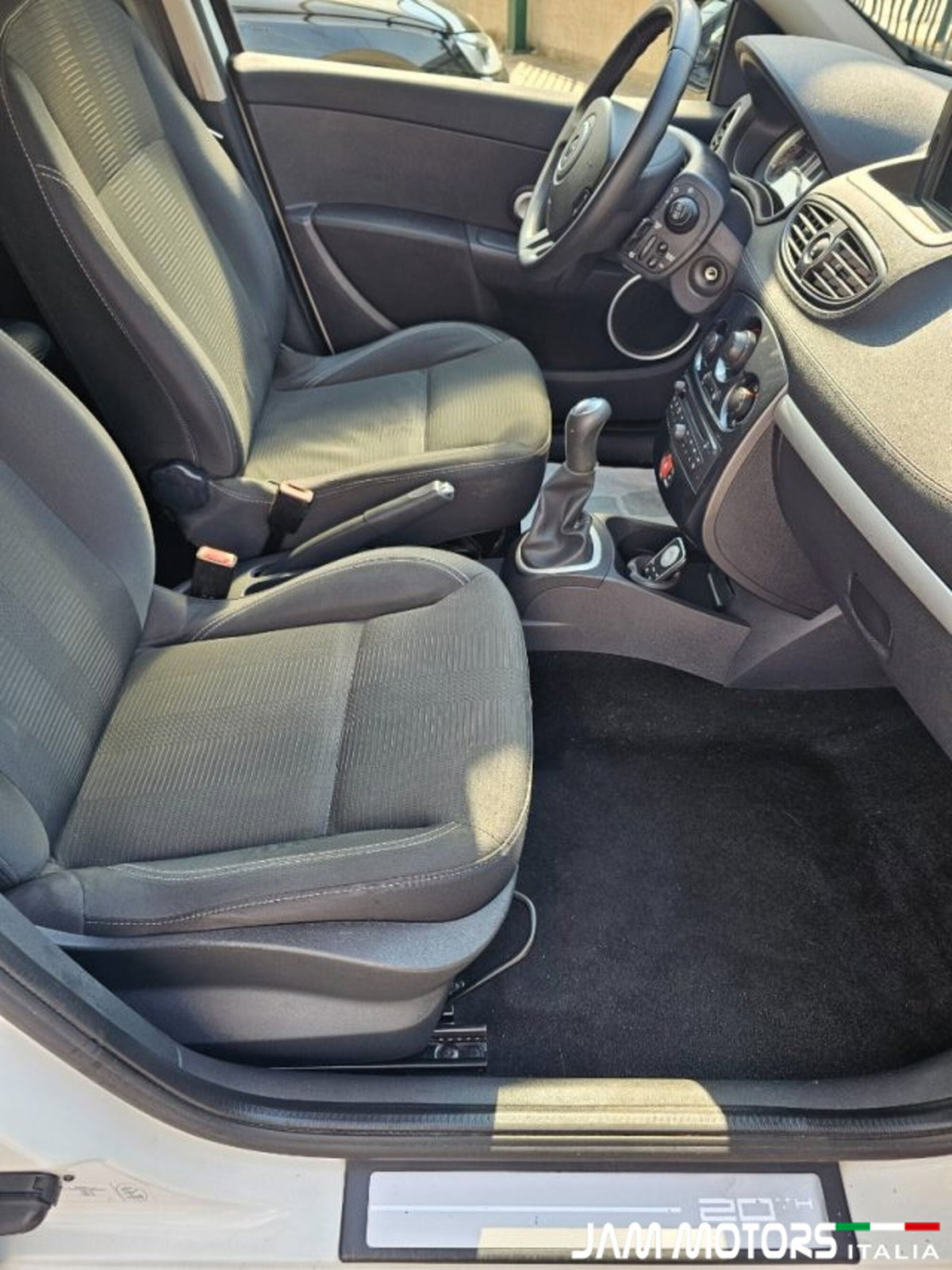 Renault Clio 1.5 dCi 75CV 3 porte 20th Anniversario (10)
