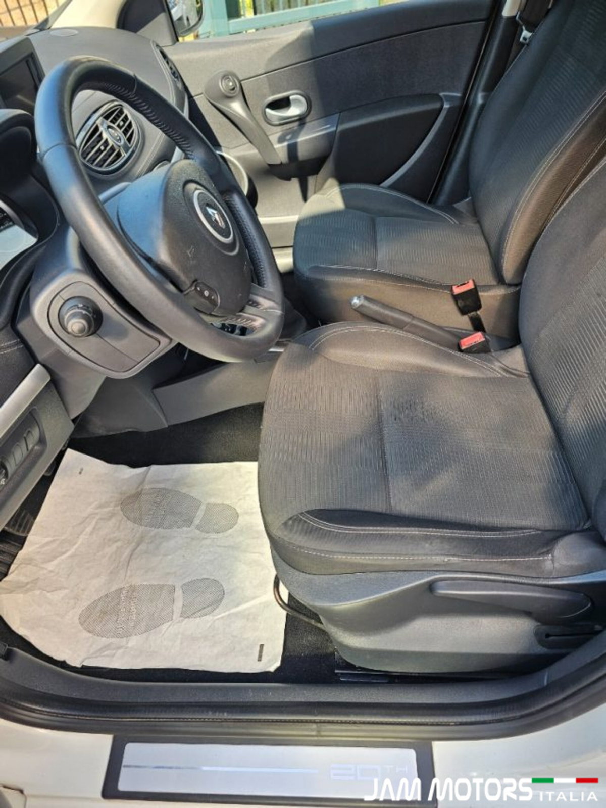 Renault Clio 1.5 dCi 75CV 3 porte 20th Anniversario (11)