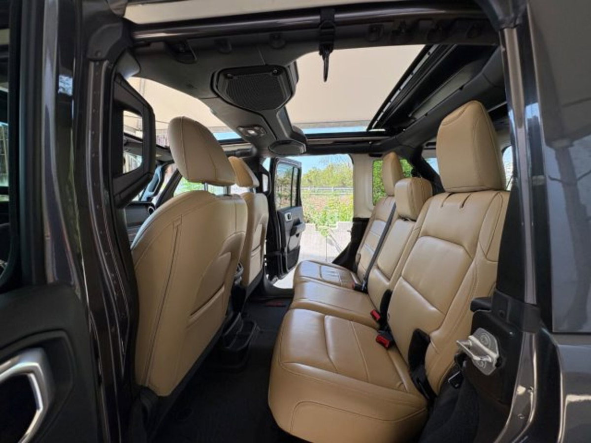 Jeep Wrangler Unlimited 2.2 Mjt II Sahara (12)