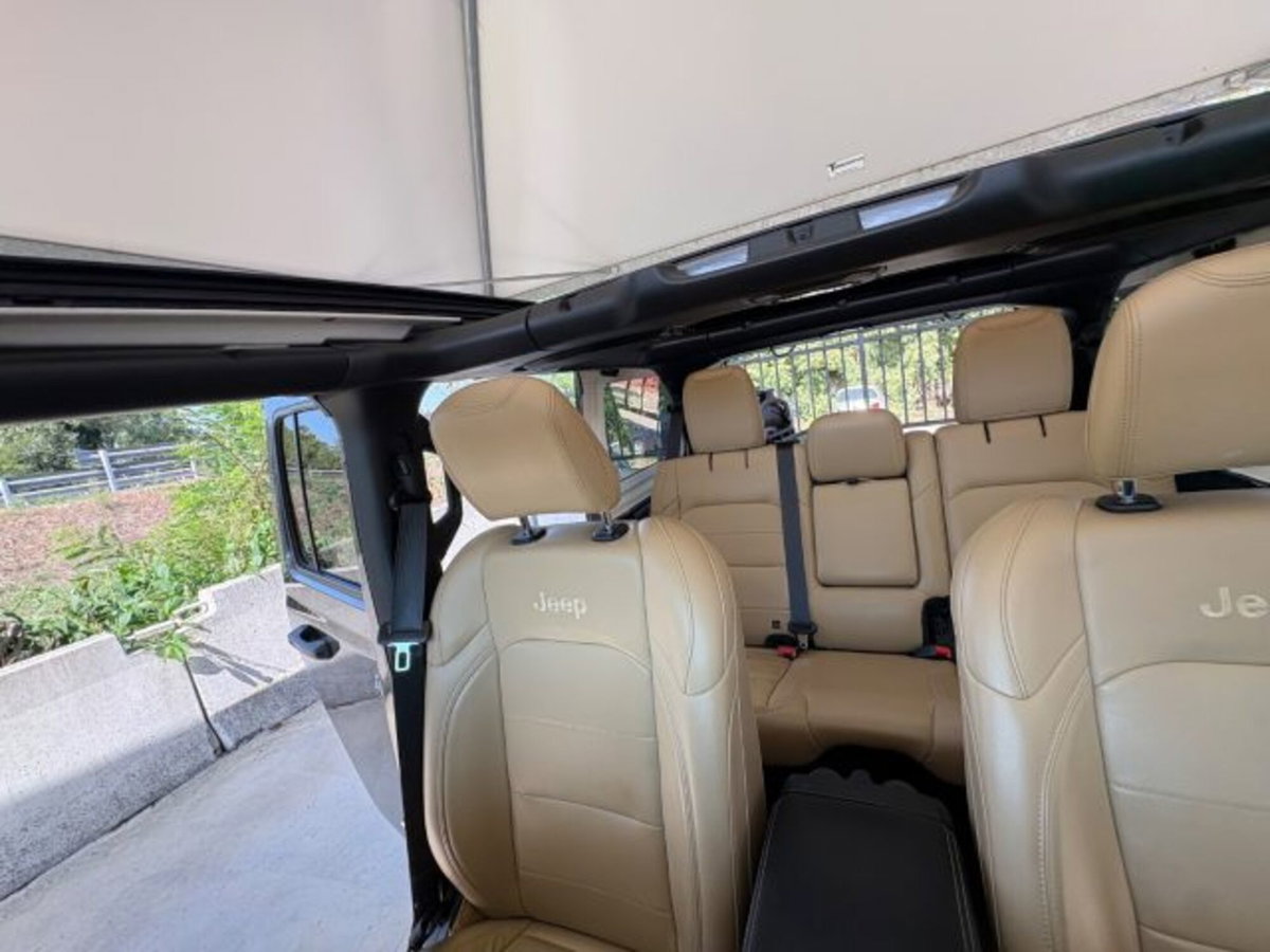 Jeep Wrangler Unlimited 2.2 Mjt II Sahara (13)