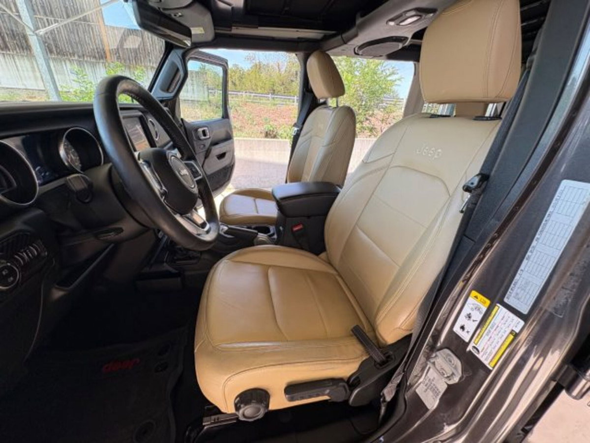 Jeep Wrangler Unlimited 2.2 Mjt II Sahara (9)