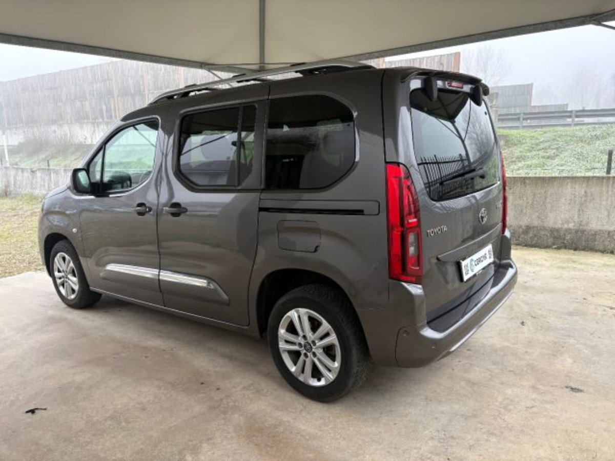 Toyota Proace City Verso City Verso 1.5D 100 CV S&S Short D Lounge (7)