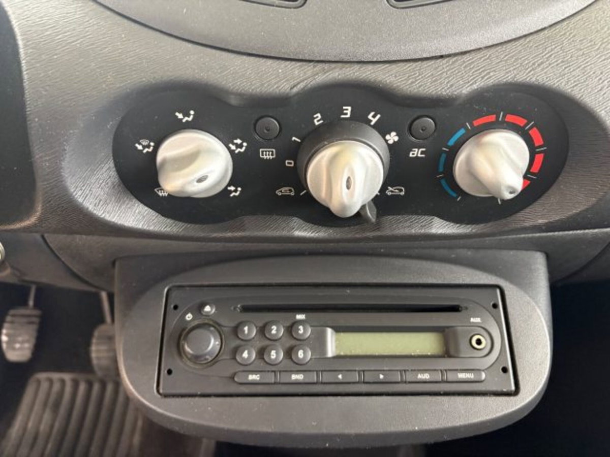 Renault Twingo 1.2 16V Live (9)