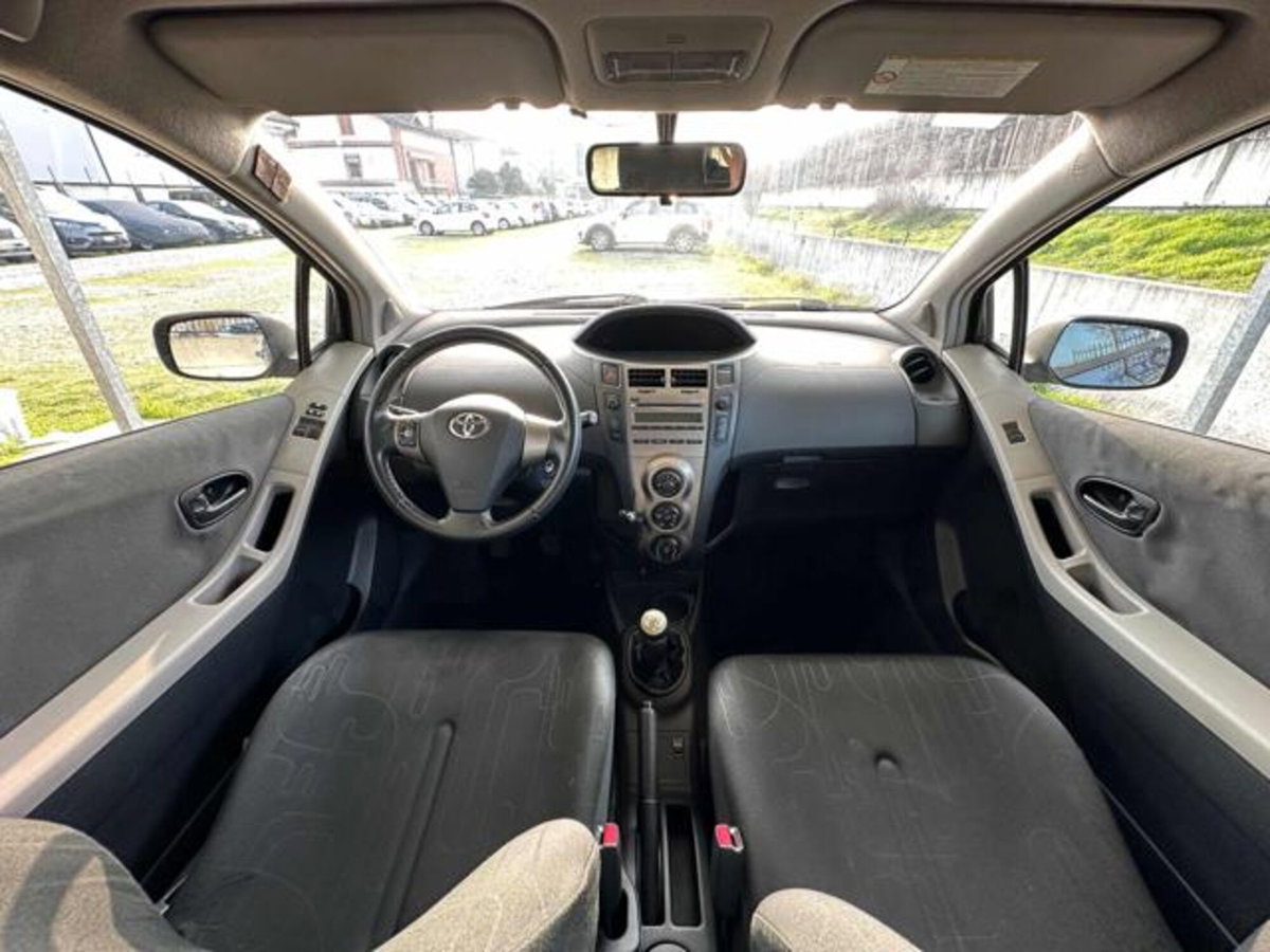 Toyota Yaris 1.0 3 porte (10)